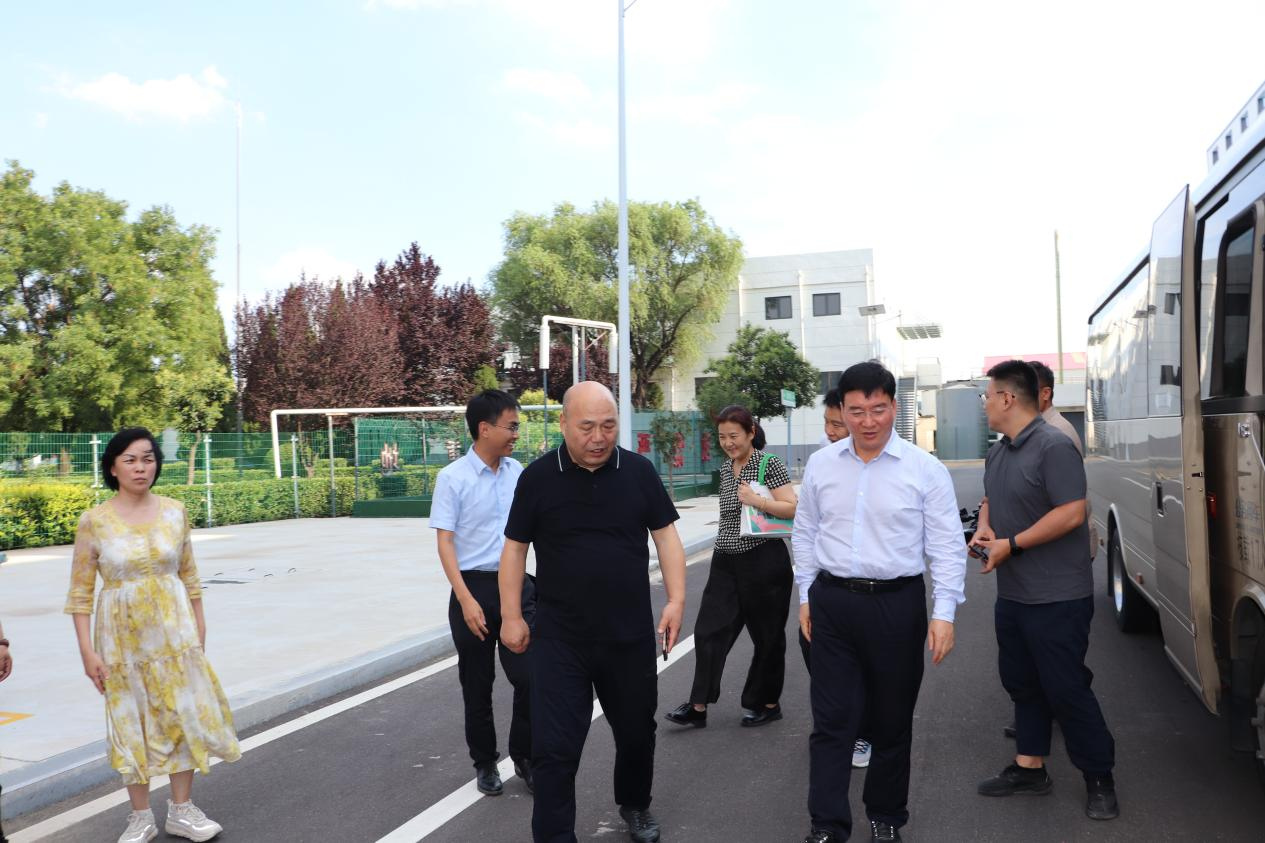 新乡市副市长刘兵带队莅临中杰药业开展 “以企观政” 专题调研